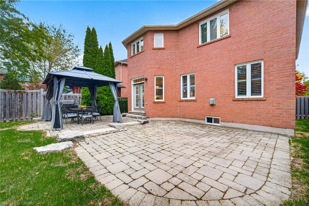 2447 Highmount Crescent