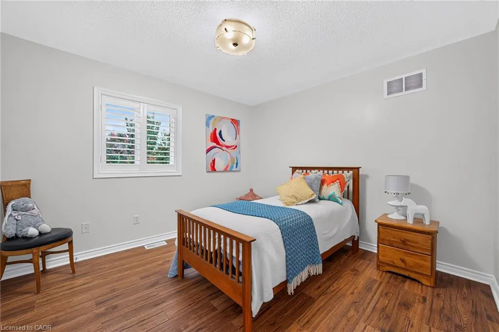 2447 Highmount Crescent