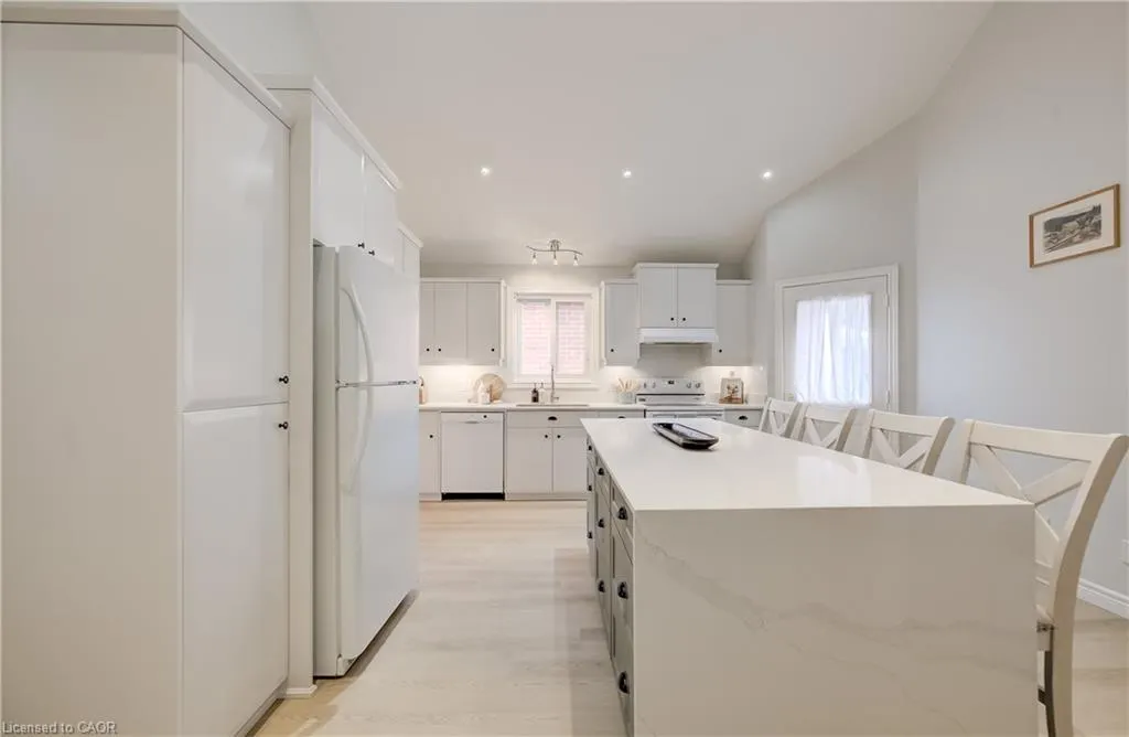 245 Fern Crescent