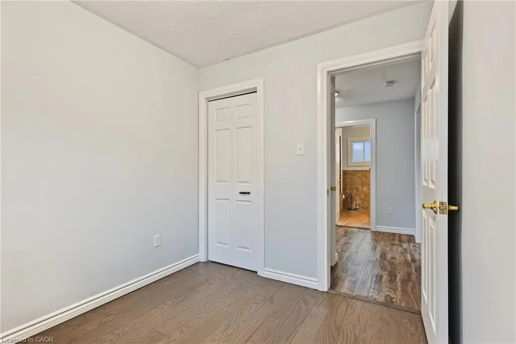 8 Valanna Court
