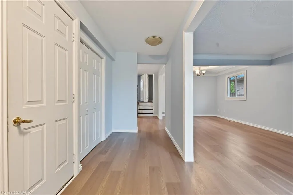 8 Valanna Court