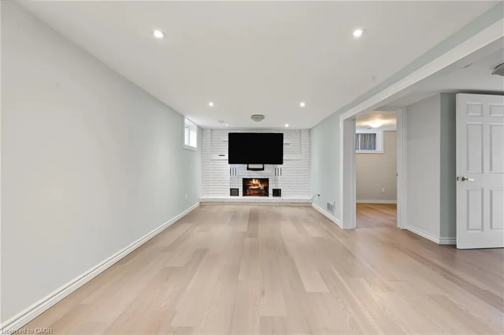 8 Valanna Court