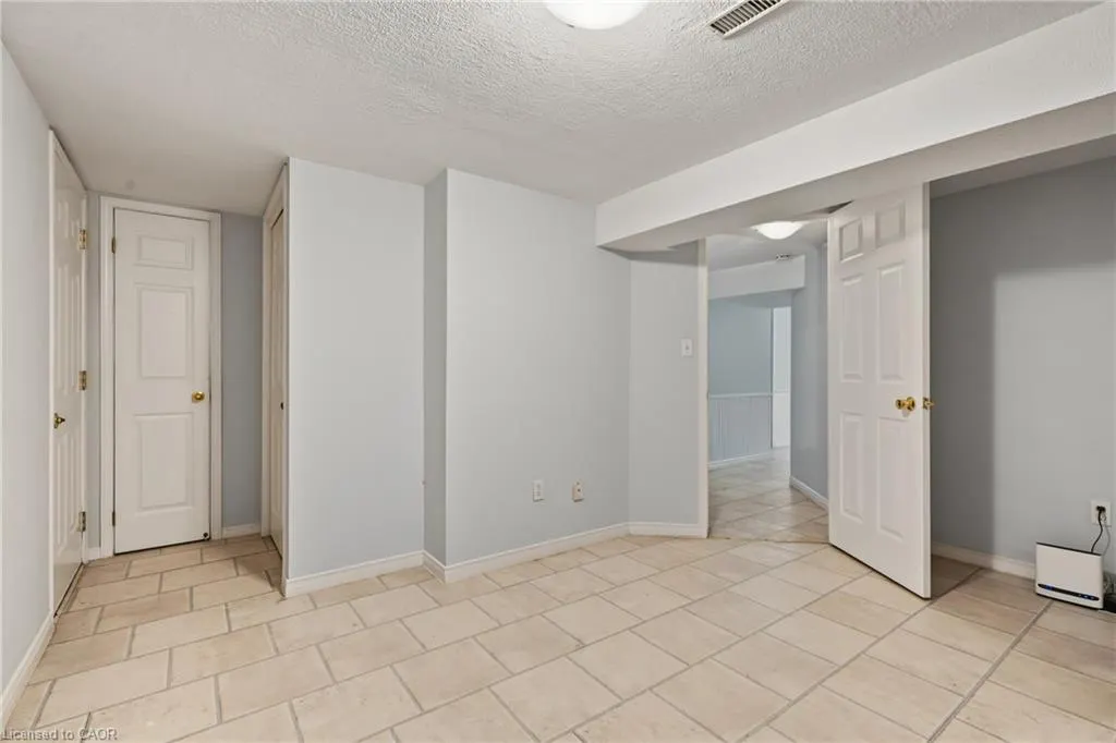 8 Valanna Court