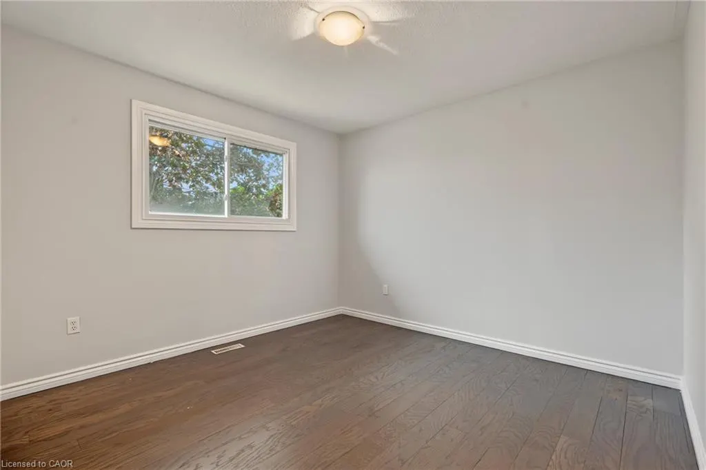 8 Valanna Court