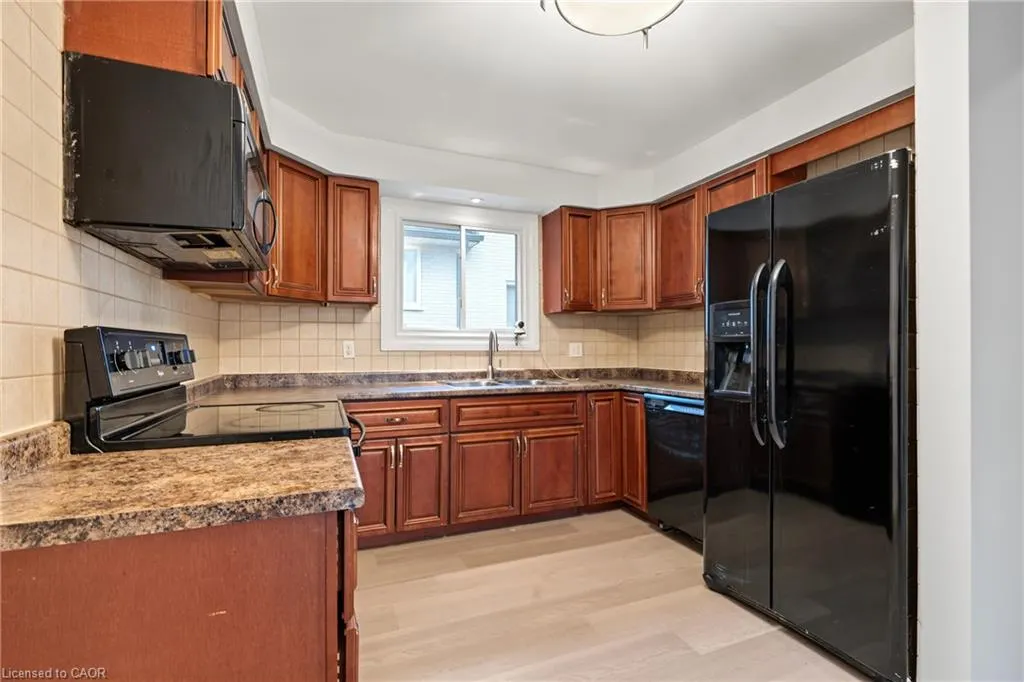 8 Valanna Court