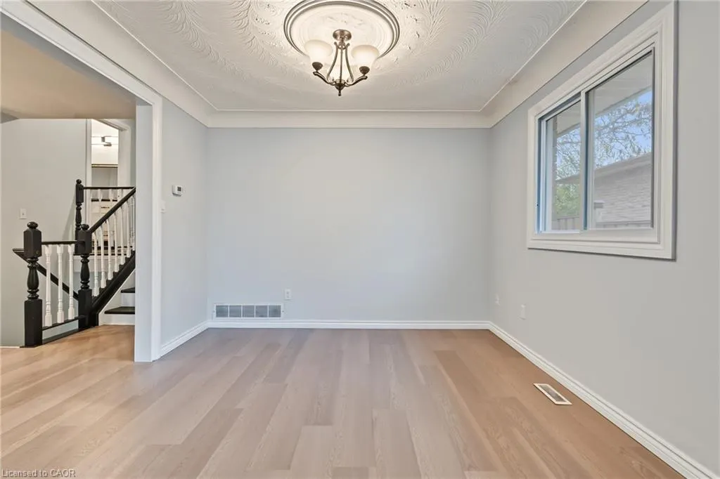 8 Valanna Court