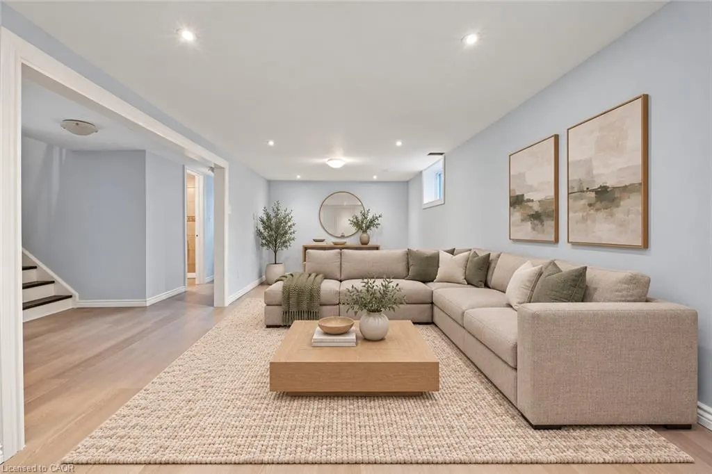 8 Valanna Court