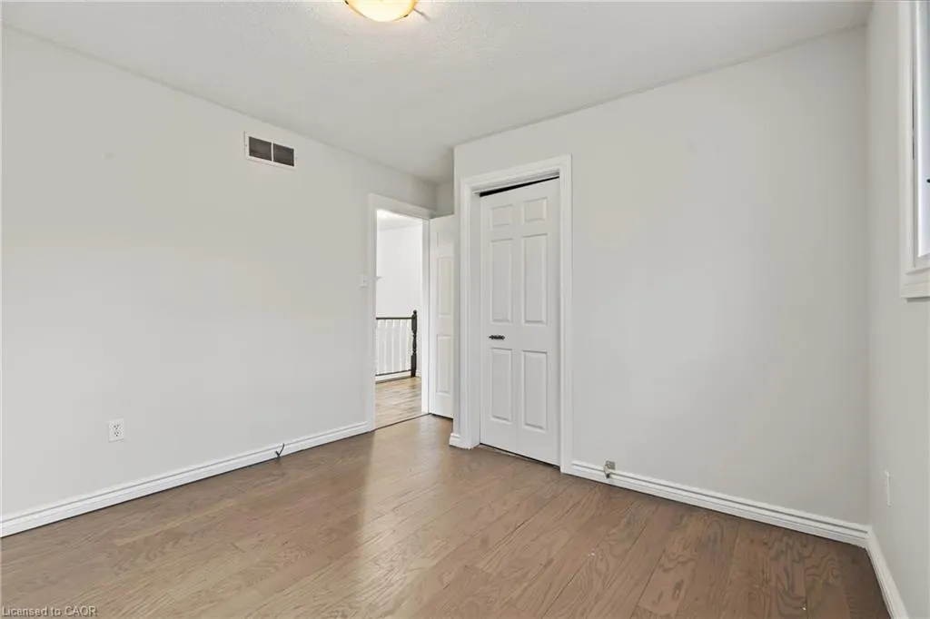 8 Valanna Court