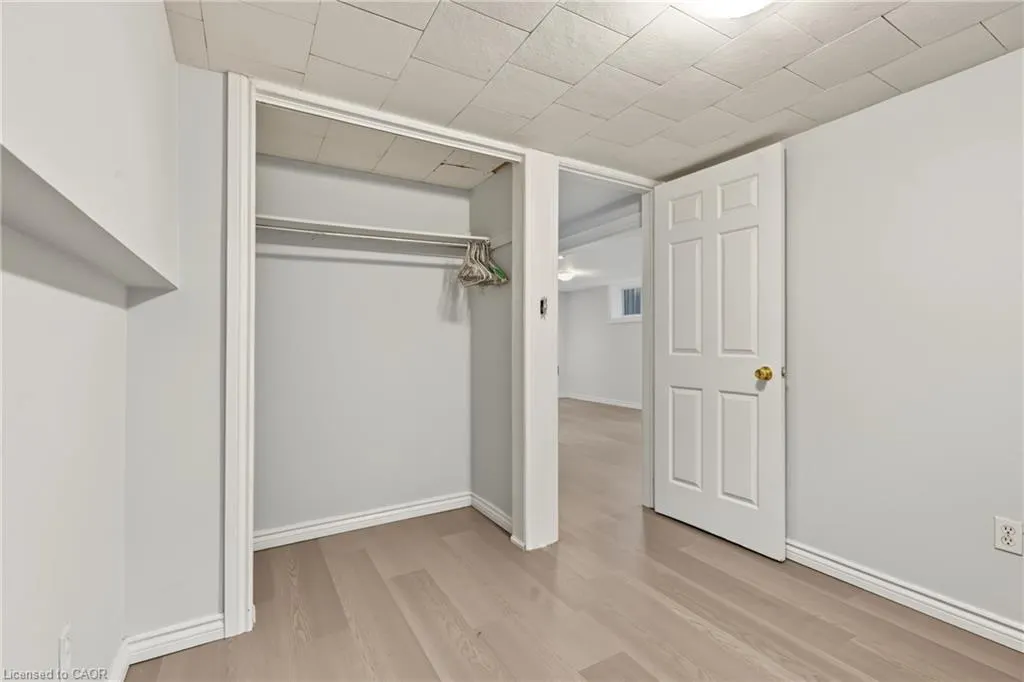 8 Valanna Court