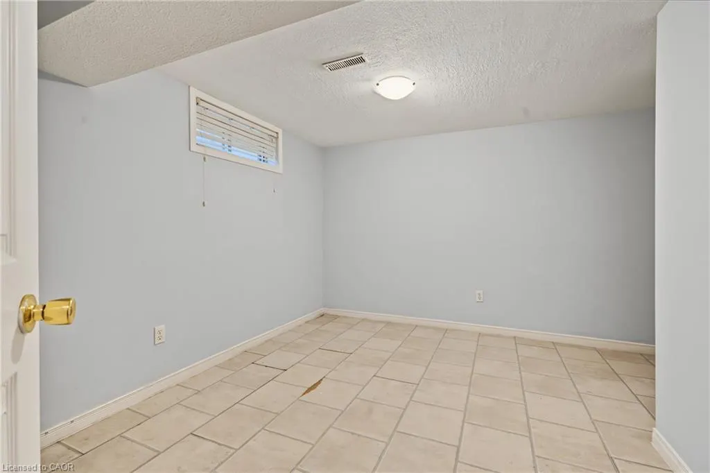 8 Valanna Court