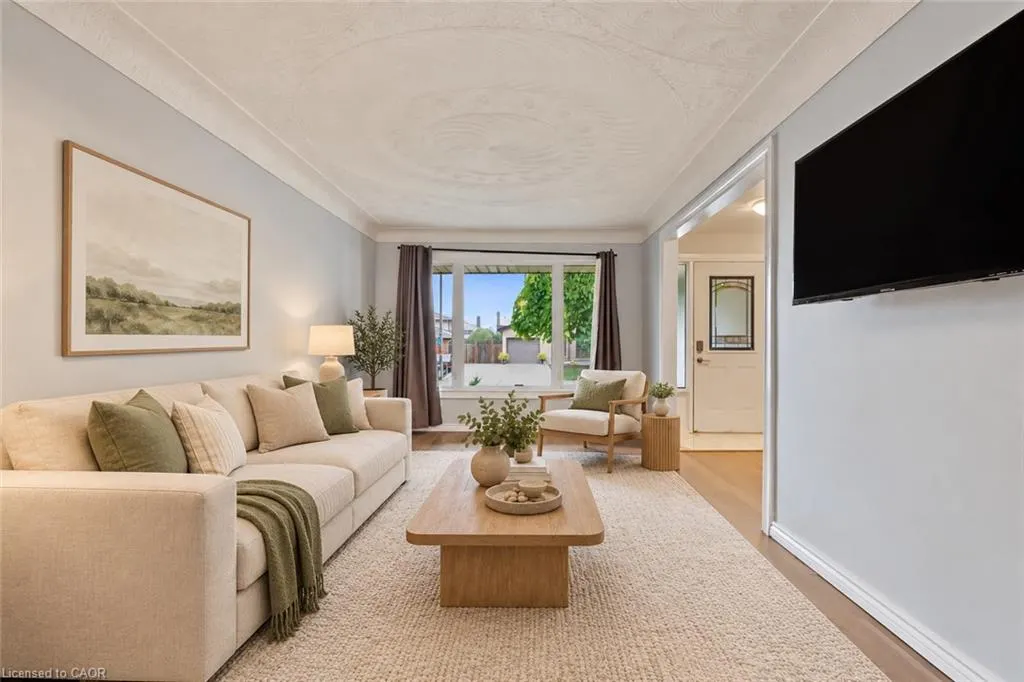8 Valanna Court