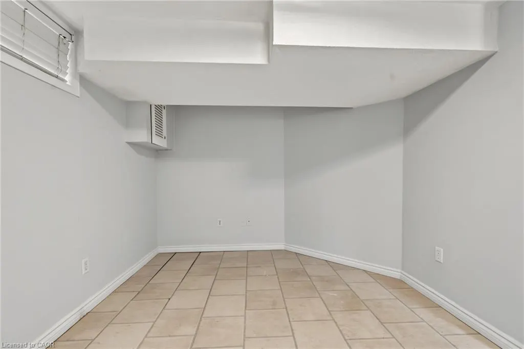 8 Valanna Court