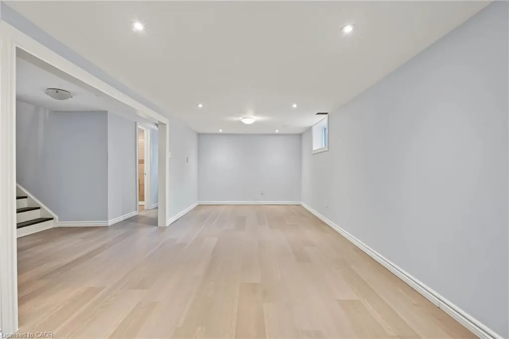 8 Valanna Court