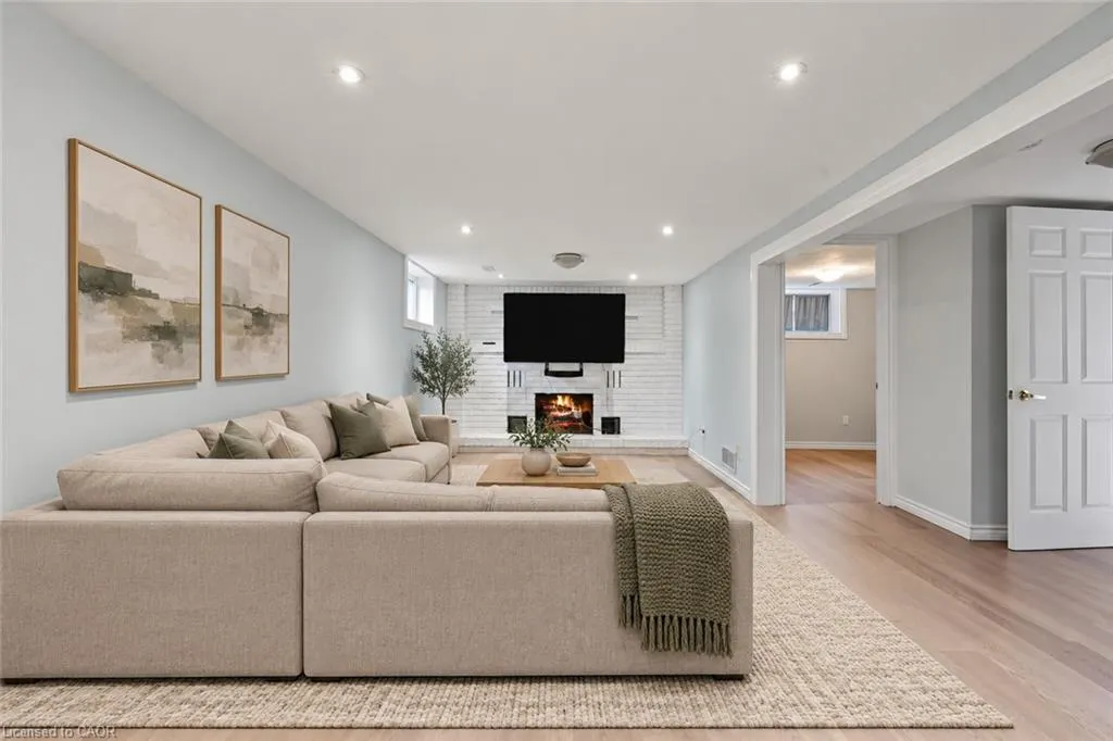 8 Valanna Court