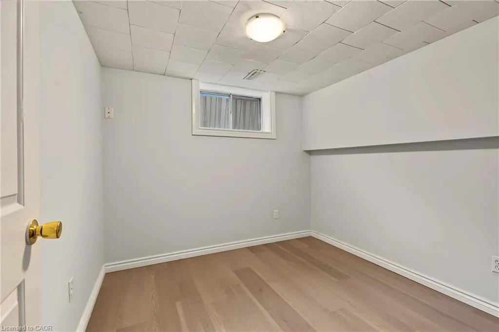 8 Valanna Court