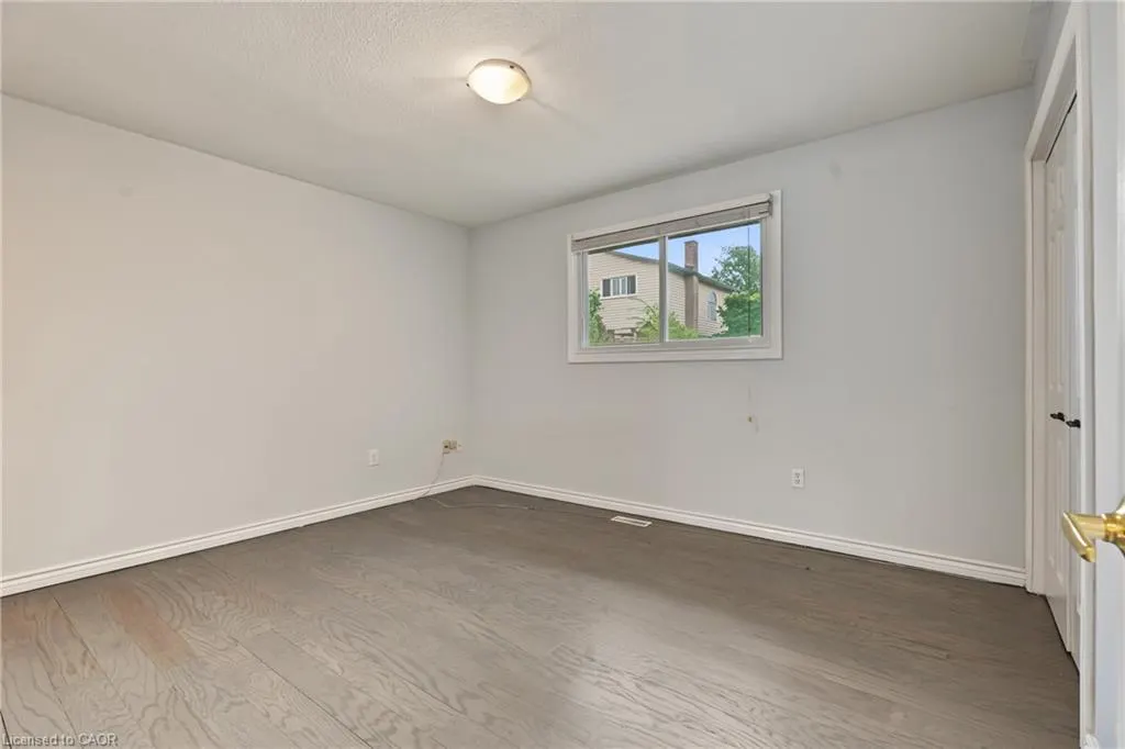 8 Valanna Court