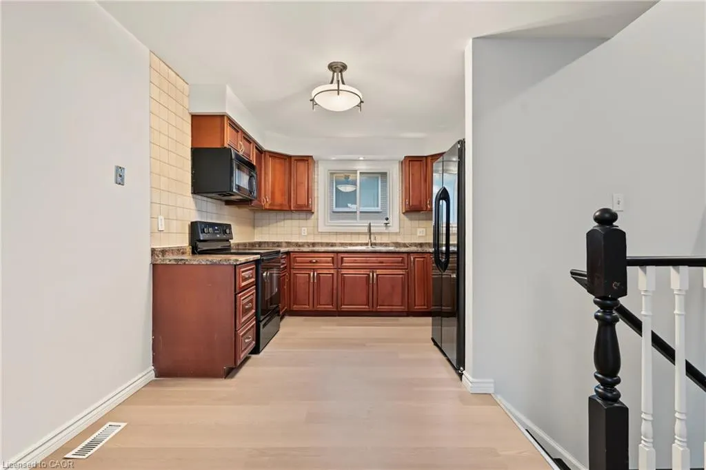 8 Valanna Court
