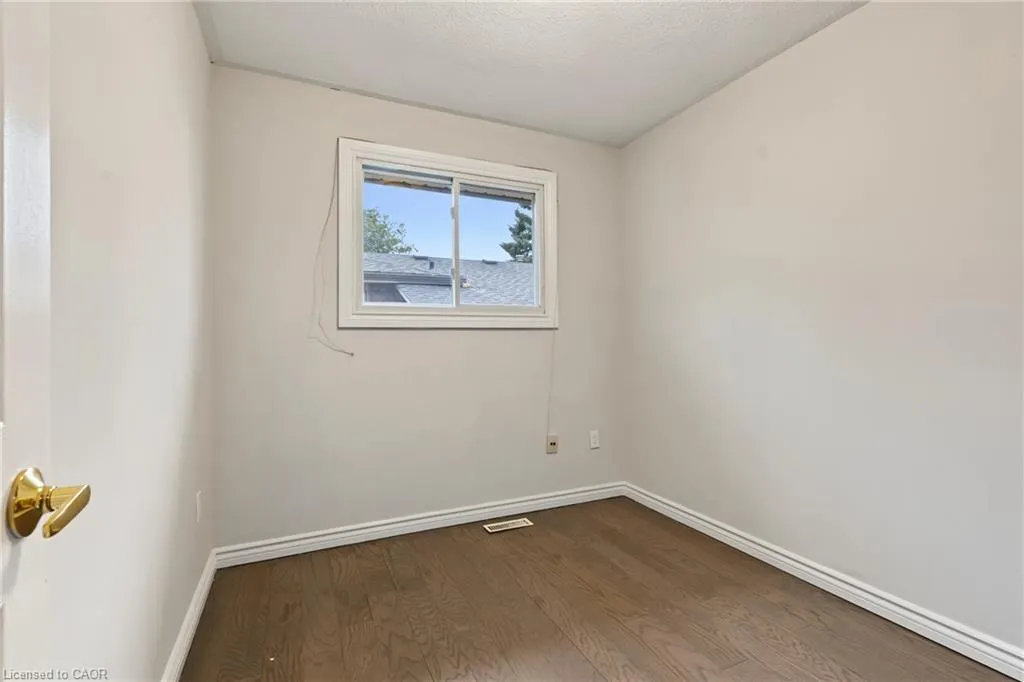 8 Valanna Court