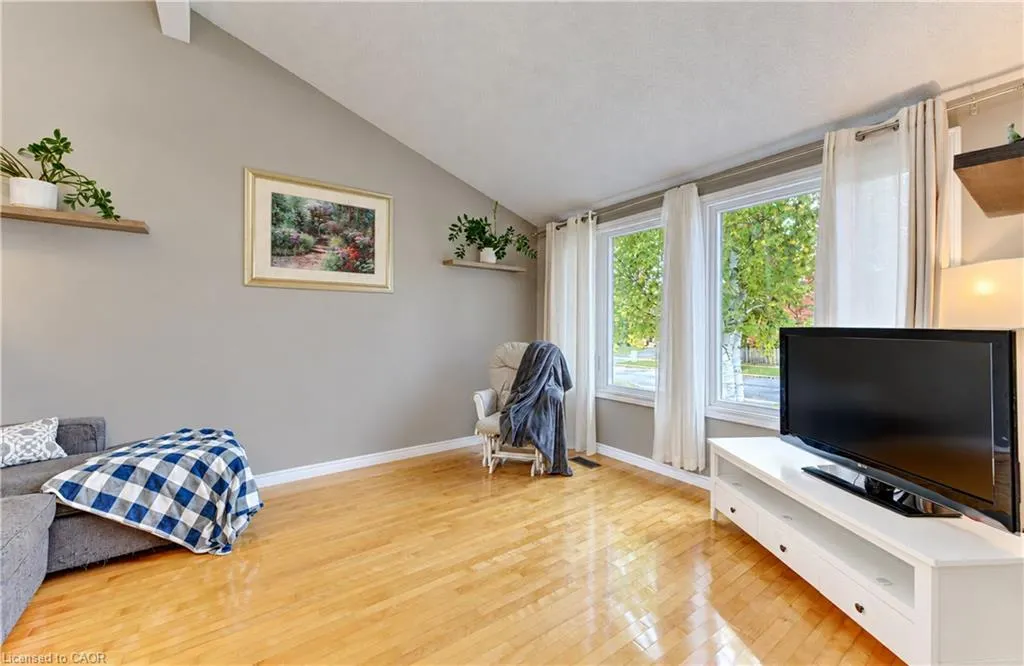 102 Toynbee Crescent