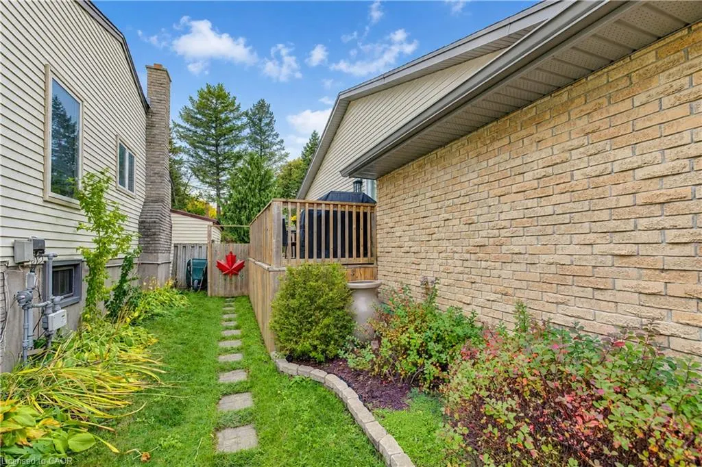 102 Toynbee Crescent