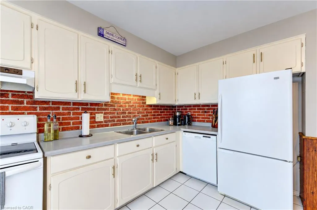102 Toynbee Crescent