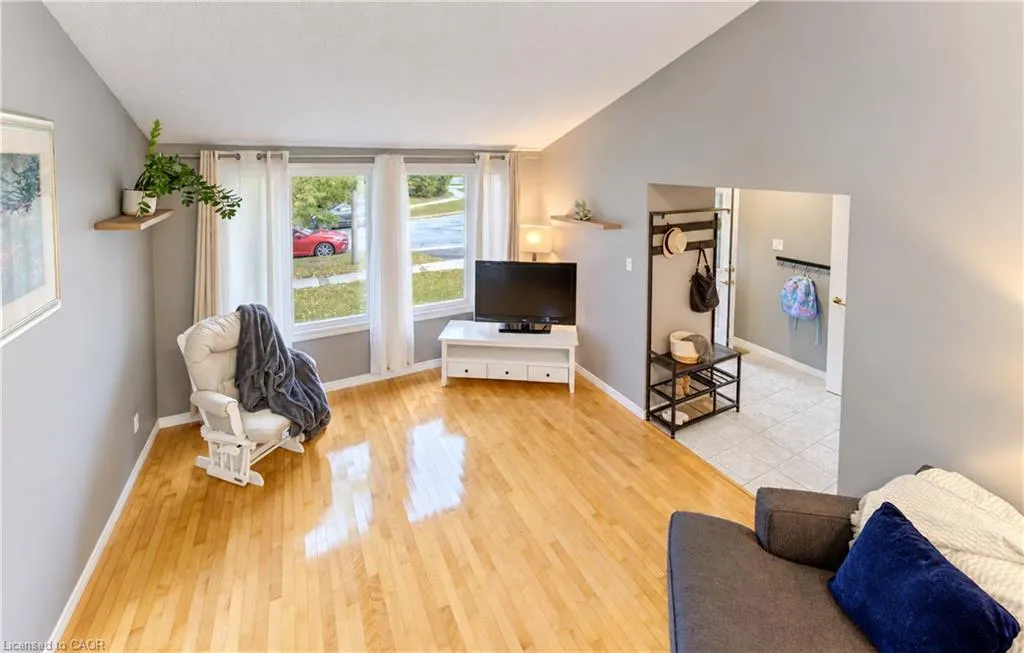 102 Toynbee Crescent