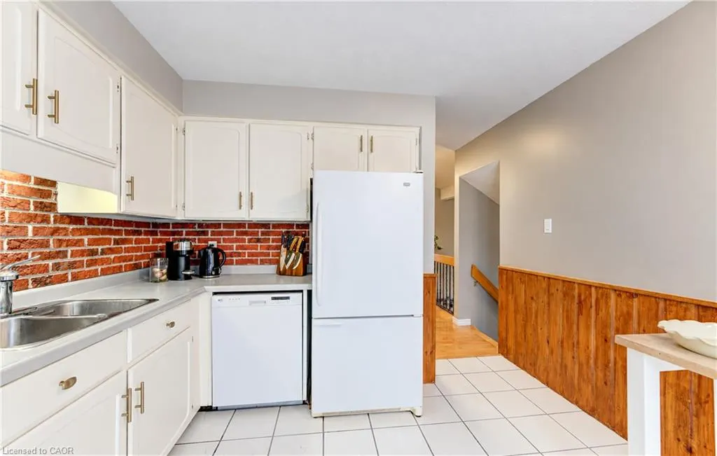 102 Toynbee Crescent