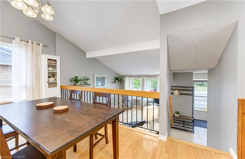 102 Toynbee Crescent