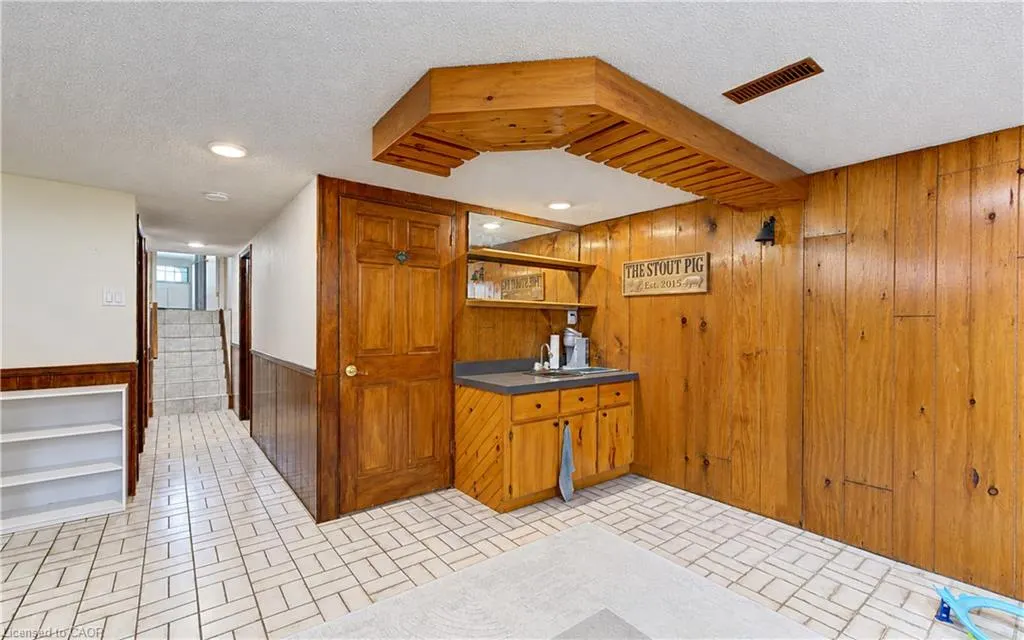 102 Toynbee Crescent