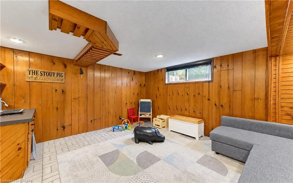 102 Toynbee Crescent