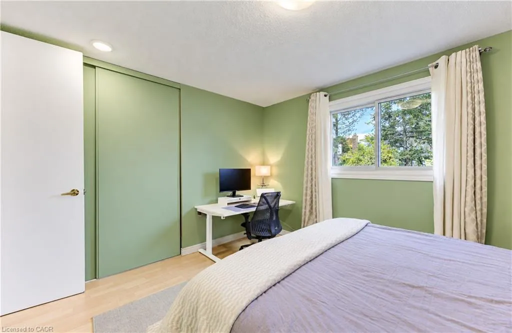 102 Toynbee Crescent