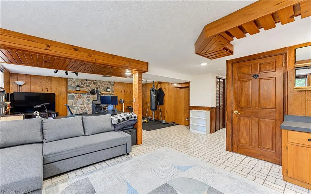 102 Toynbee Crescent