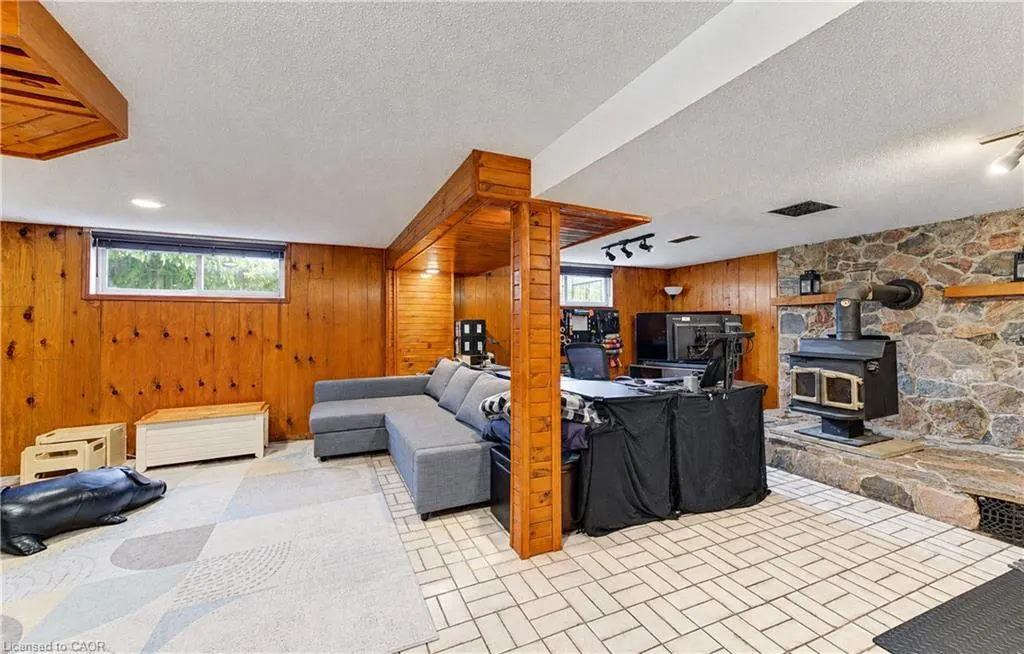 102 Toynbee Crescent
