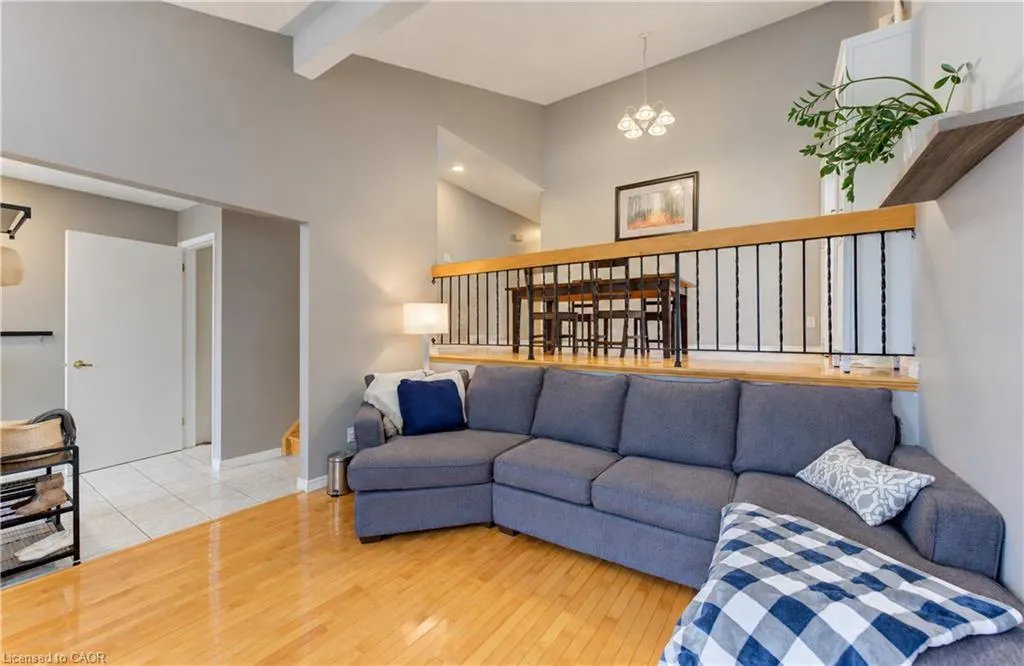 102 Toynbee Crescent