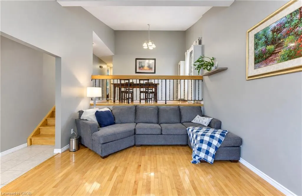 102 Toynbee Crescent