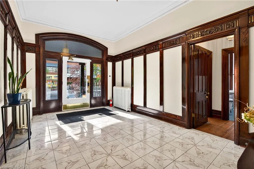 183 James Street S