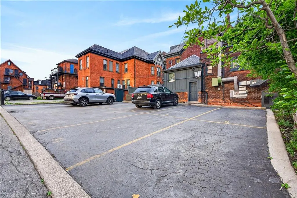 183 James Street S