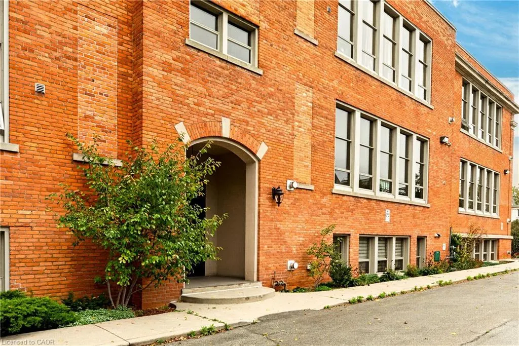 357 Hunter Street W #13