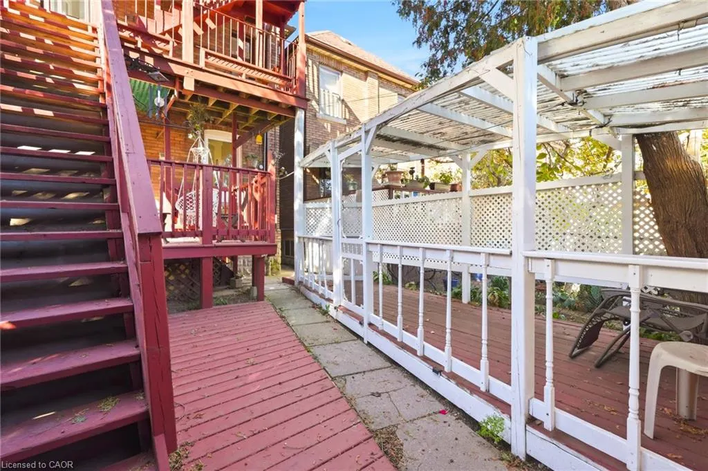 26 Sherman Avenue N
