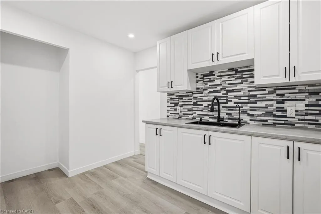 26 Sherman Avenue N