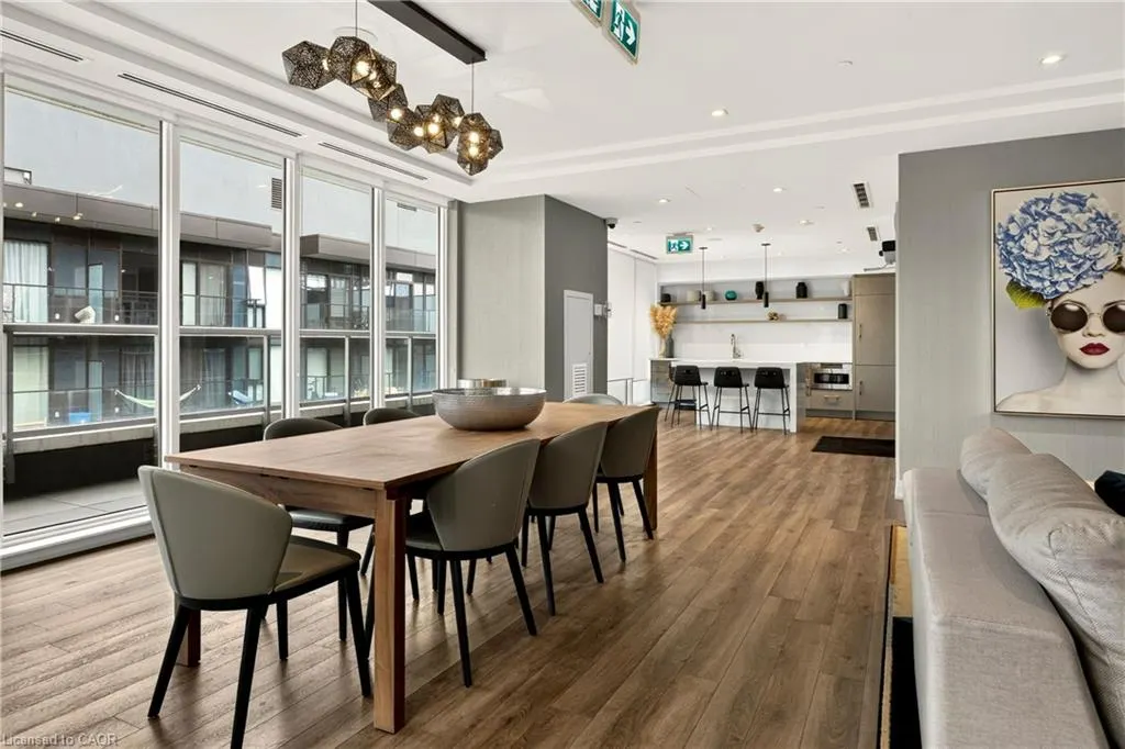 212 King William Street #812