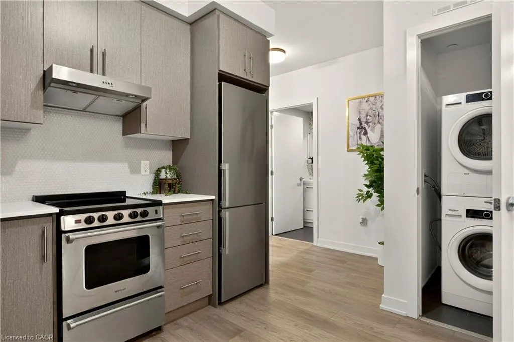 212 King William Street #812