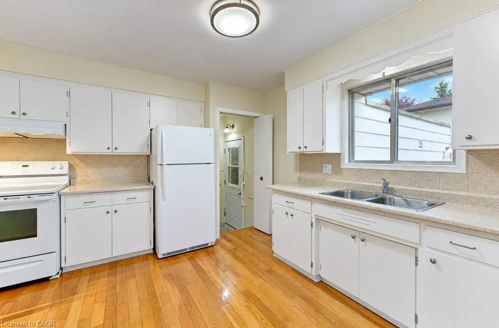25 Applewood Avenue