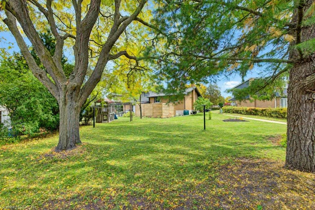 25 Applewood Avenue