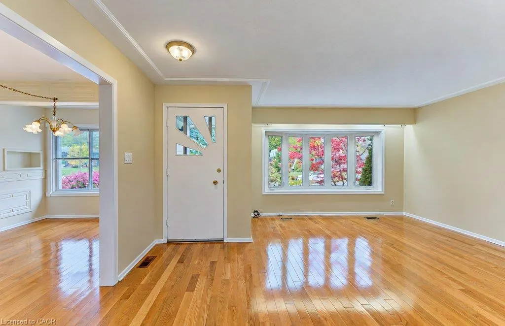 25 Applewood Avenue