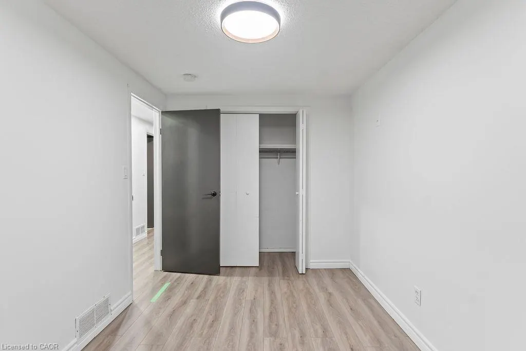 24 Tara Crescent