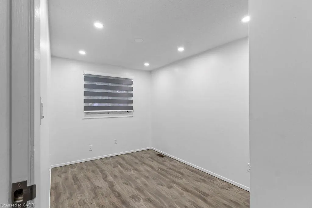 24 Tara Crescent