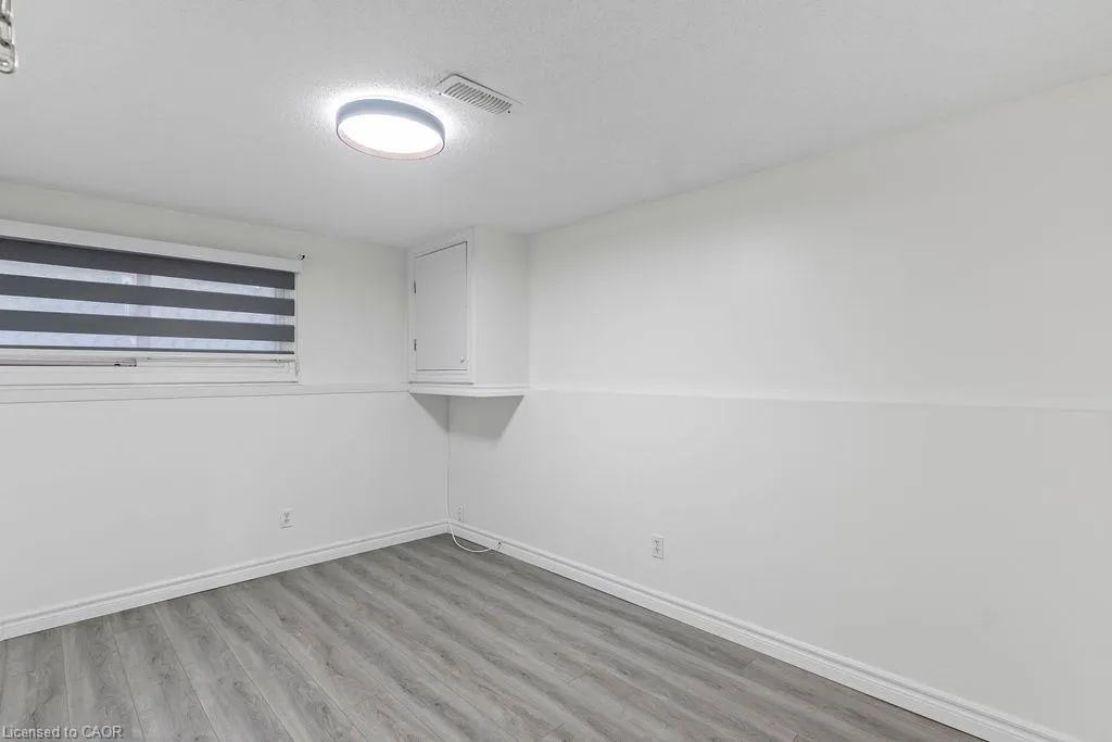 24 Tara Crescent