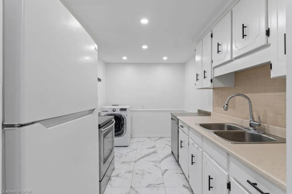24 Tara Crescent