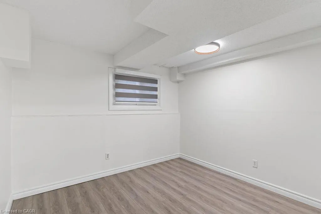 24 Tara Crescent